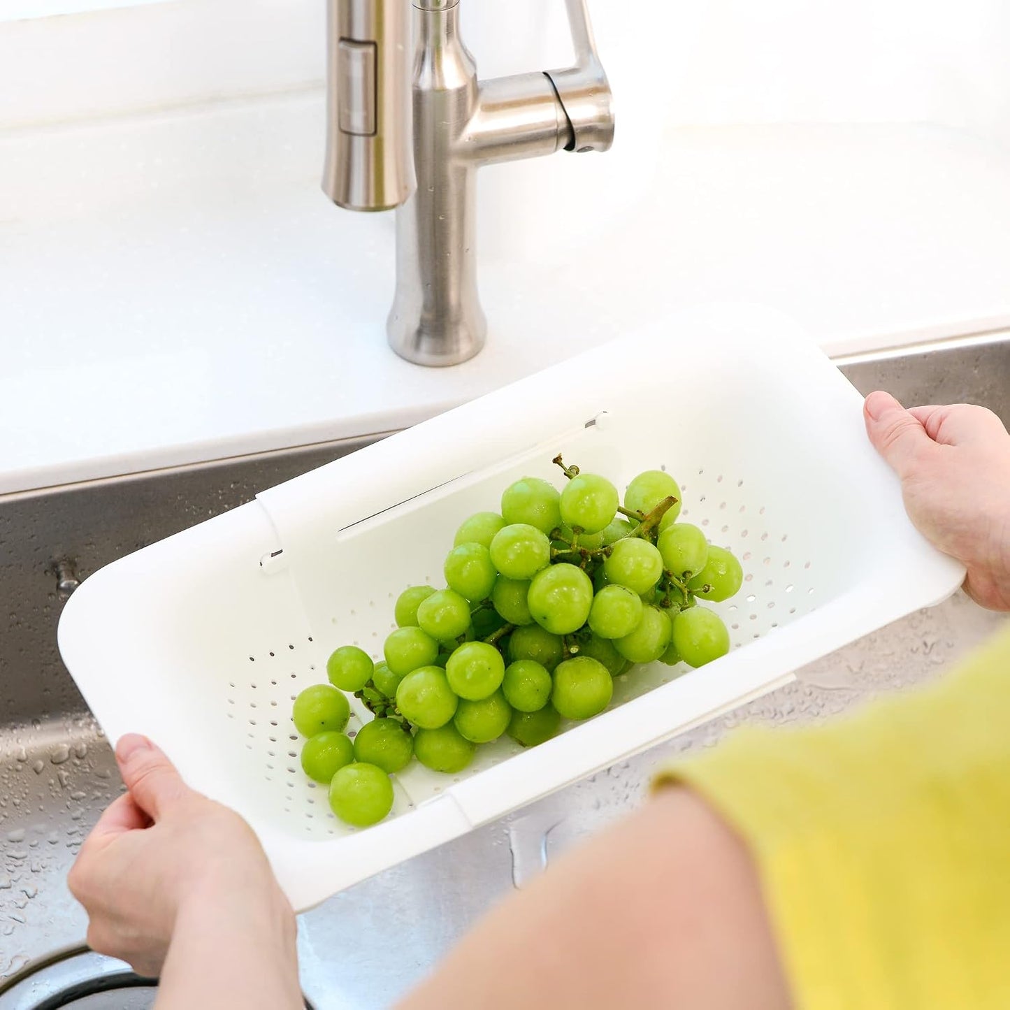 BLUE GINKGO Over the Sink Colander Strainer Basket - Wash Vegetables and Fruits, Drain Cooked Pasta and Dry Dishes - Extendable - New Home Kitchen Essentials (Grey, 1 Pack)