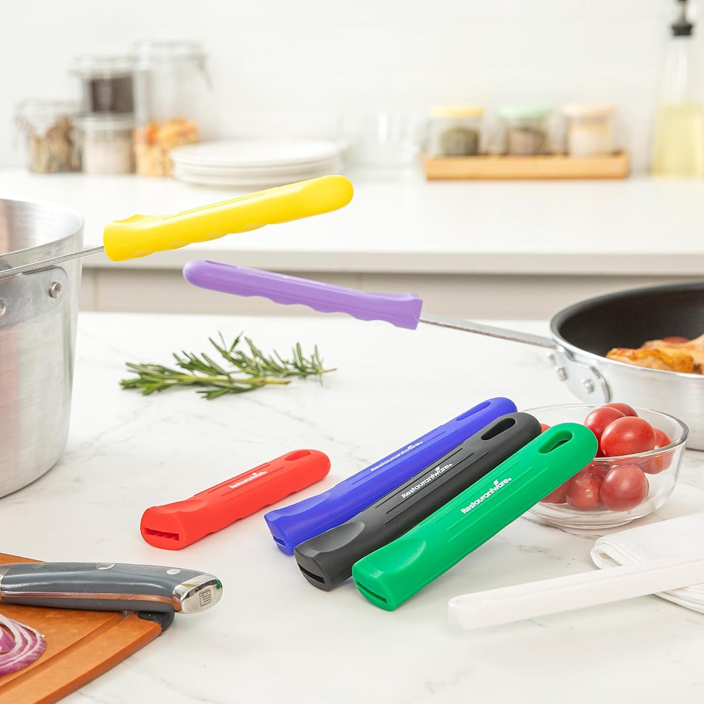 Restaurantware Silicone Pan Handle Cover Set 1-Count Heat-Resistant Removable Pan Handle Grips, Ergonomic Non-Slip Green Handle Protectors for Fry Pans and Sauce Pans