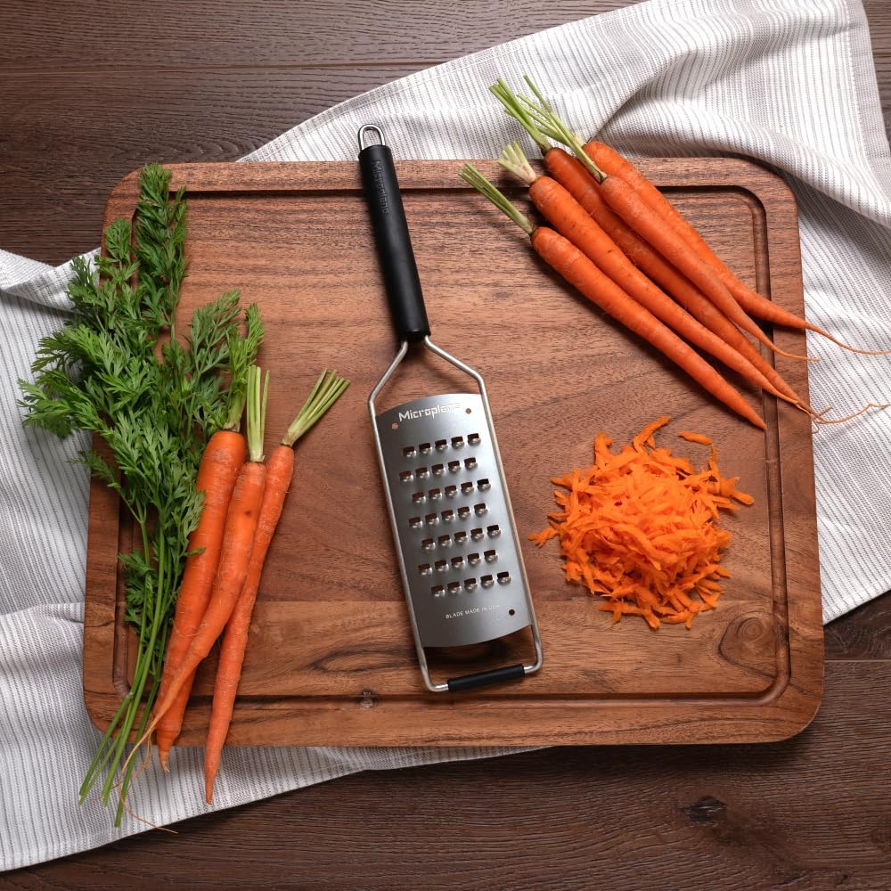 Microplane Savor Series Kitchen Grater Fine in Black for Hard Cheese Parmesan, Citrus Lemon, Orange, Lime, Ginger, Nutmeg, Cinnamon, Garlic, Chili, Chocolate - Stainless Steel Grater Made in USA