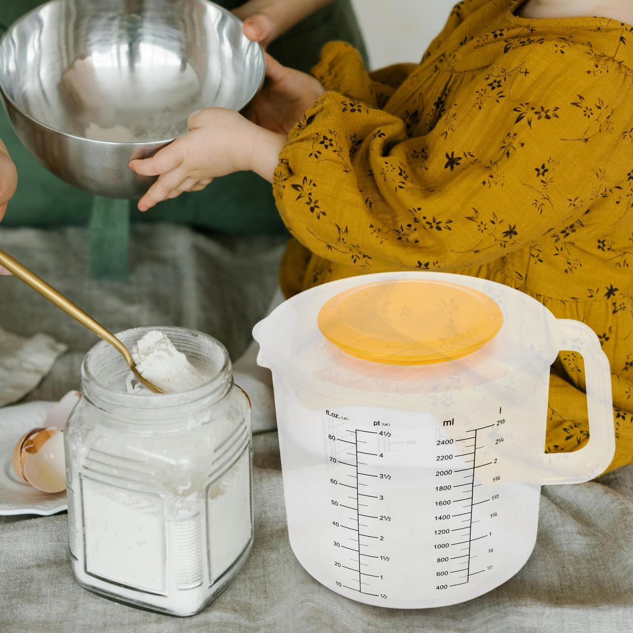 Cabilock 2.5L Measuring Mixing Bowl with Lid and Handle Plastic Kitchen Cup for Baking Cooking and Food Storage