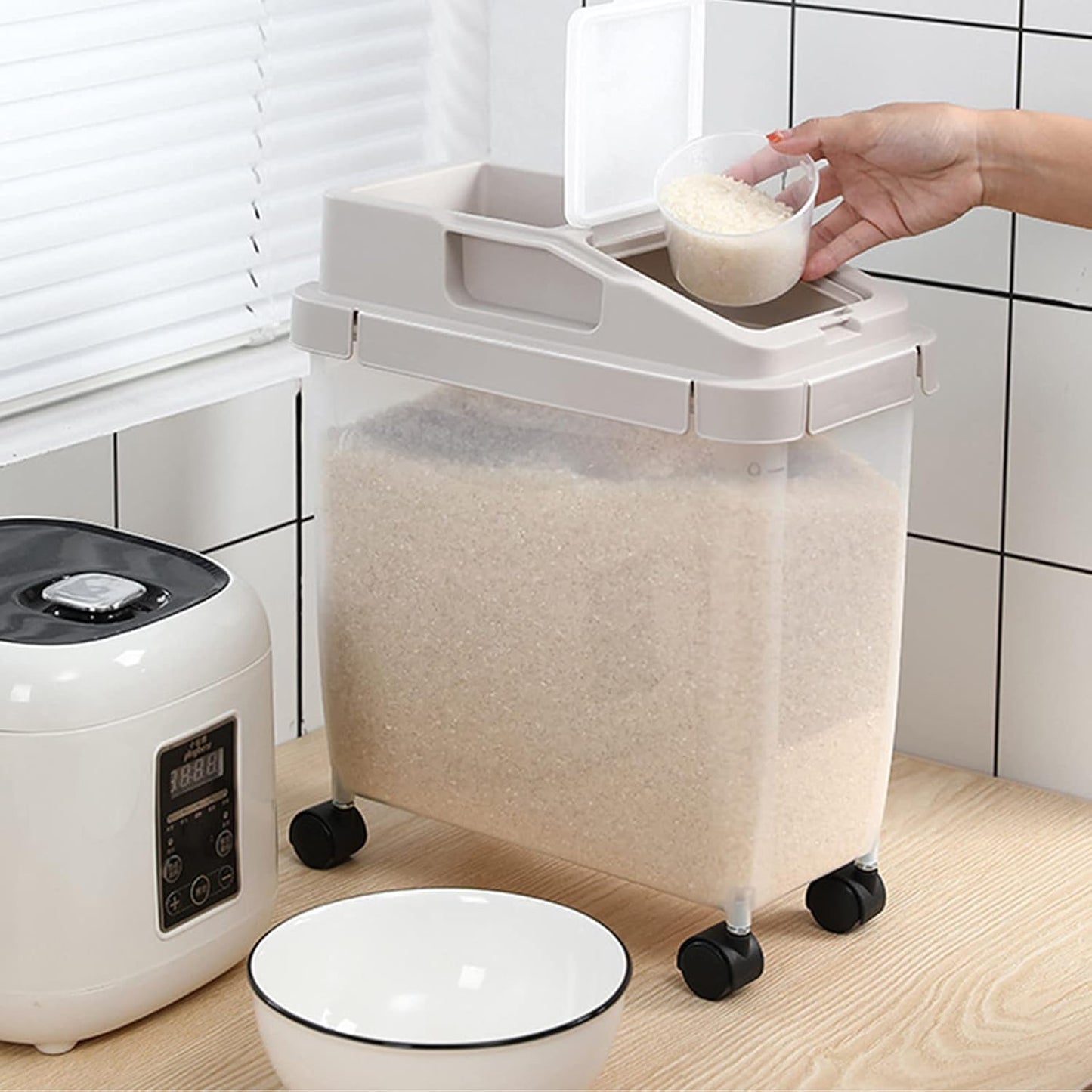 Rice Dispenser, Large Rice Container with Scale Measuring Cylinder, 2024 New Household Rice Storage Container with Time Scale, Cereal Dispenser Bucket, for Home Kitchen Pantry Organization