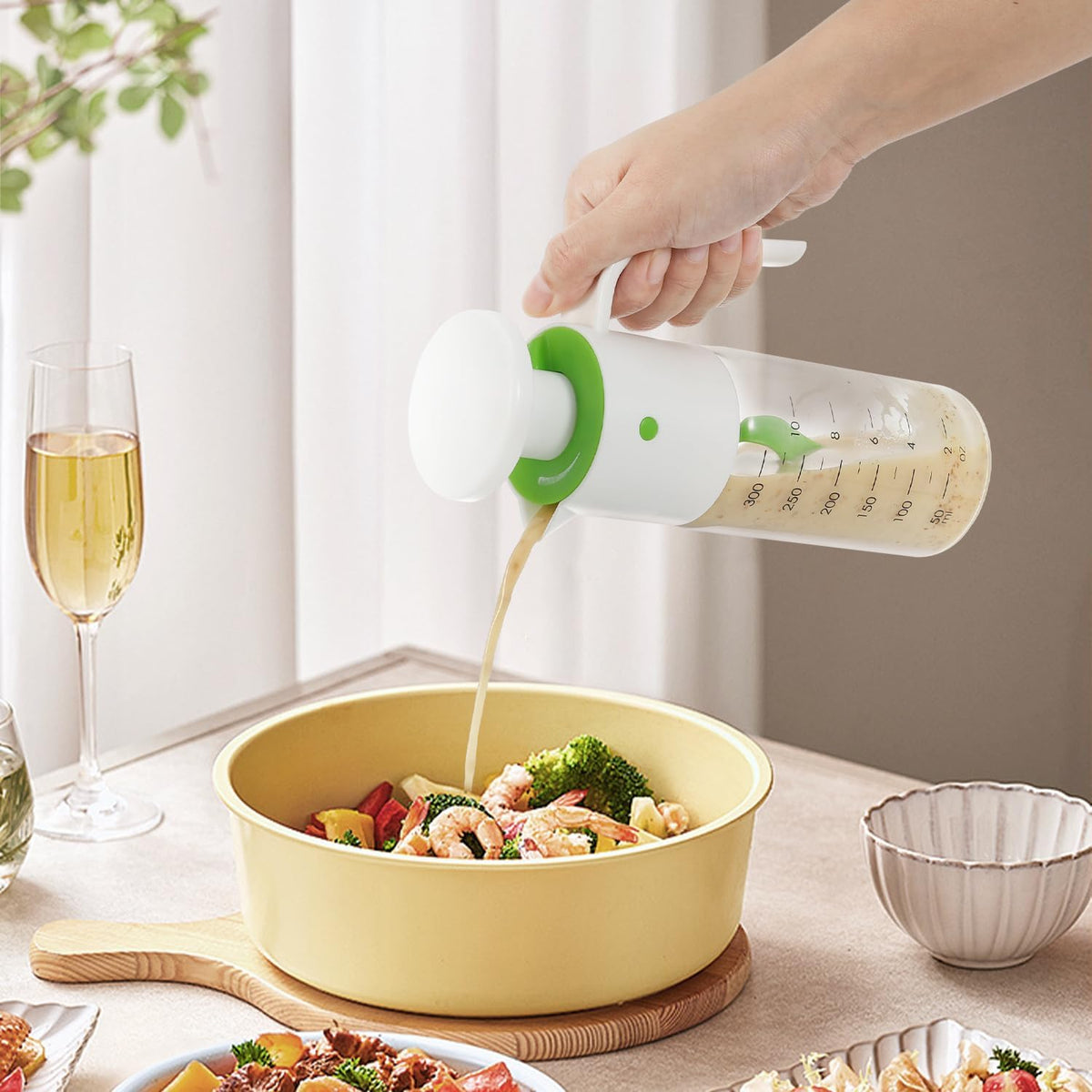 Vucchini Salad Dressing Mixer Shaker 10oz