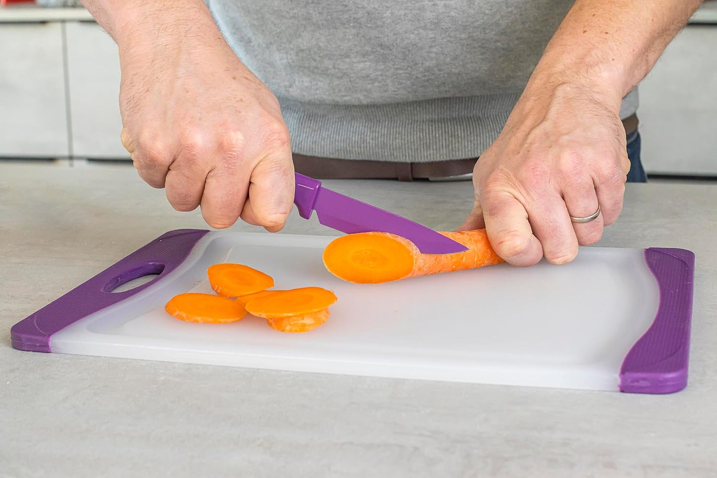 Colourworks Polyethylene Reversible Cutting Board, Non Stick Non Slip Food Chopping Mat, 36.5 x 25 cm – White/Green