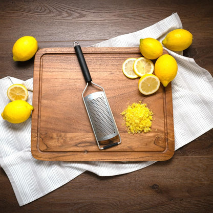 Microplane Savor Series Kitchen Grater Fine in Black for Hard Cheese Parmesan, Citrus Lemon, Orange, Lime, Ginger, Nutmeg, Cinnamon, Garlic, Chili, Chocolate - Stainless Steel Grater Made in USA