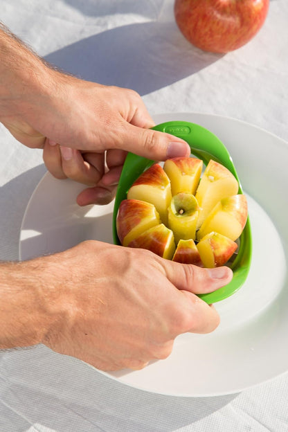Zyliss Apple Divider – Stainless Steel Ultra-Sharp 8-Slice Apple Corer and Cutter – Ergonomic BPA-Free Handles – Thick Riveted Blades – Dishwasher Safe Apple Slicer – Green