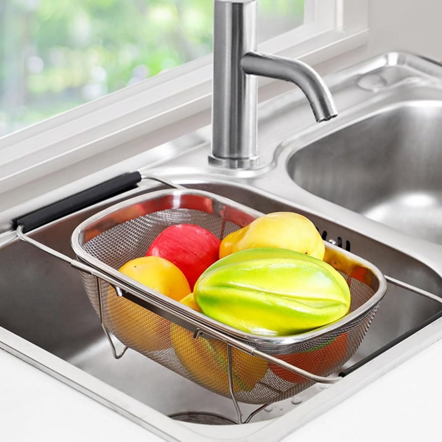 Expandable Strainer Over The Sink Basket, Stainless Steel Colander with Fine Mesh, 4-6Quart Strainer Basket with Rubber Grip Handle for Kitchen, Drain, Rinse Veegetables, Fruits (silver, 6QT)