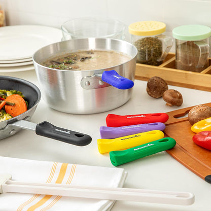Restaurantware Silicone Pan Handle Cover Set 1-Count Heat-Resistant Removable Pan Handle Grips, Ergonomic Non-Slip Green Handle Protectors for Fry Pans and Sauce Pans