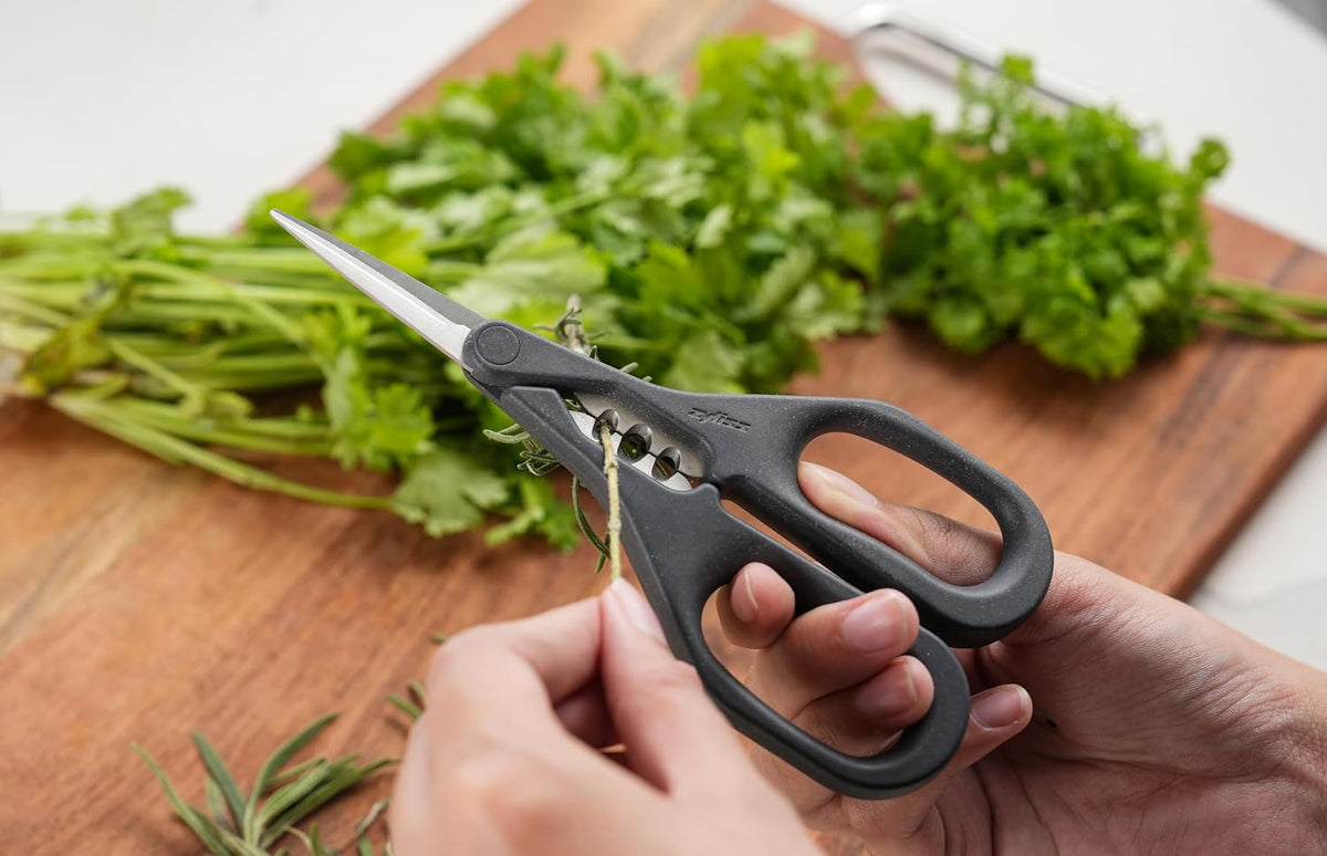 Zyliss Herb Snippers with Integrated Stem Stripper – Precision Blade Kitchen Scissors for Fresh Herbs, Parsley, Cilantro & Chives – Ergonomic Wheat Straw Handle, Left/Right-Handed, Dishwasher Safe
