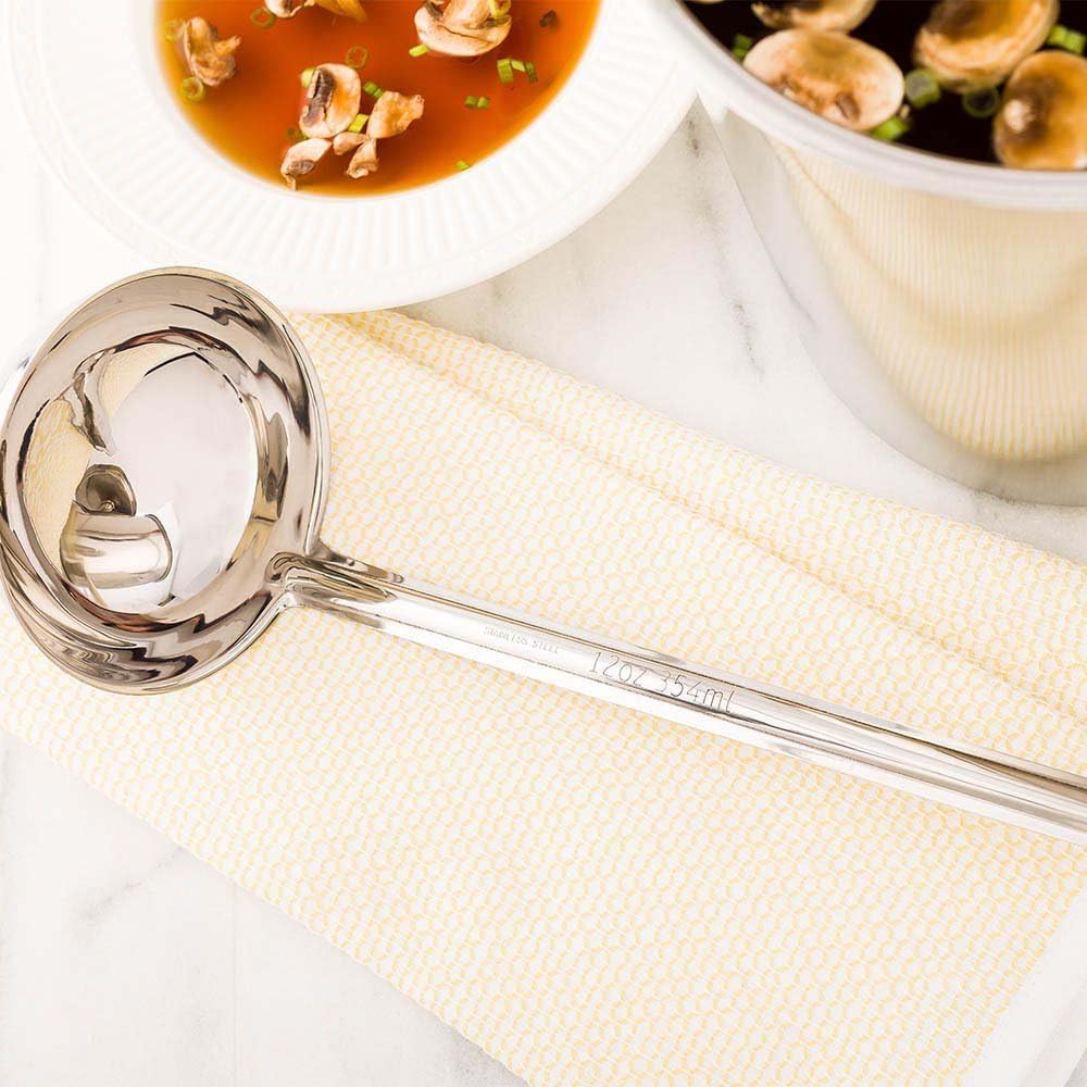 Restaurantware 16 oz Stainless Steel Serving Ladle