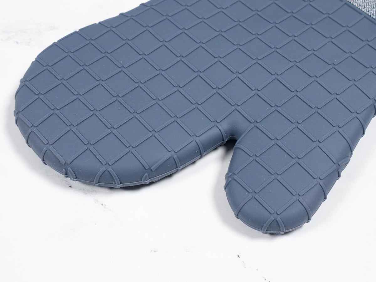 Sur La Table Kitchen Essentials Set of 2 Silicone Oven Mitts, Heat Resistant to 550°F (Green)