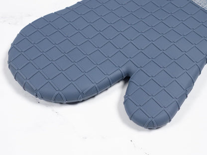 Sur La Table Kitchen Essentials Set of 2 Silicone Oven Mitts, Heat Resistant to 550°F (Green)