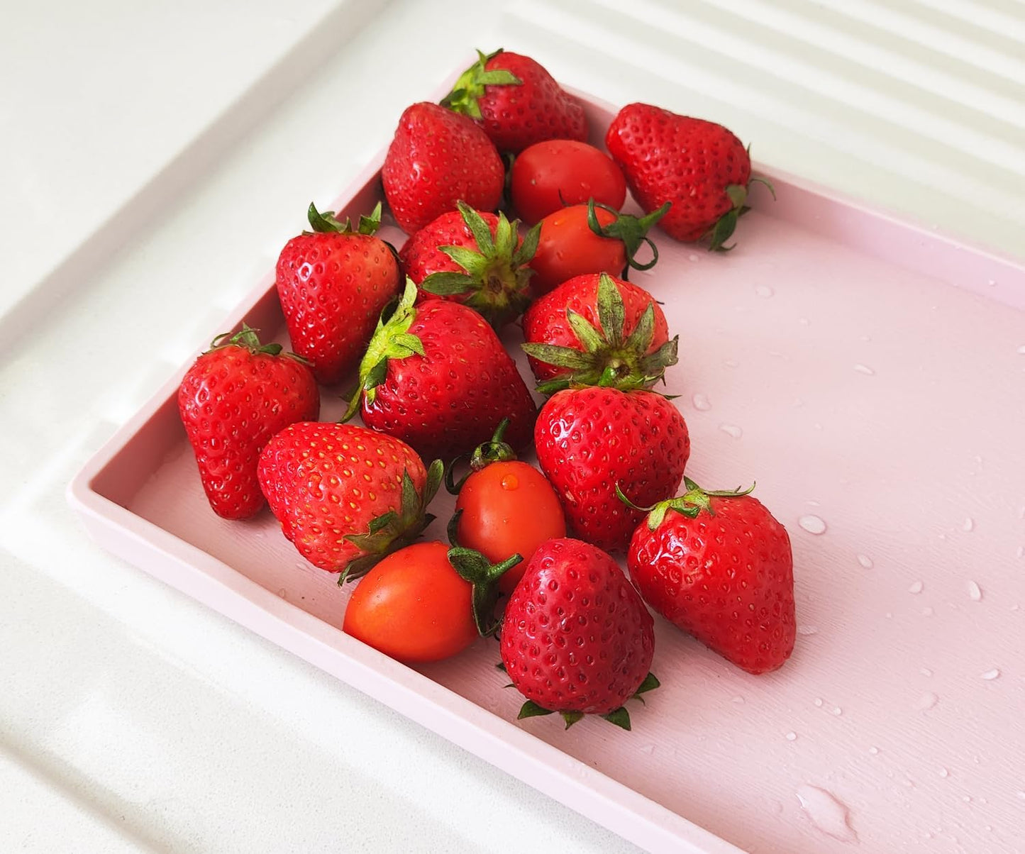 White Serving Tray (13.5 x 9.6 inch) for Serving Accessory, Elegant & Stackable Plastic Tray for Spa, Coffee, Drinks, Tea, Bar, Party, Seasoning, Perfume and Display Use.