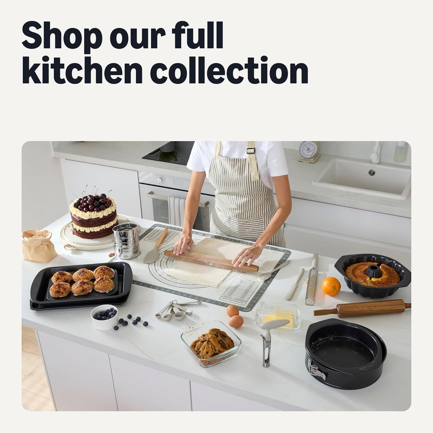 Amazon Basics Cake Carrier with Handle and Locking Lid, Round, Fits 11.8 in. Cake, BPA-Free, Refrigerator and Dishwasher-Safe Cake Box, 13.8 x 13.8 x 8.0 in.