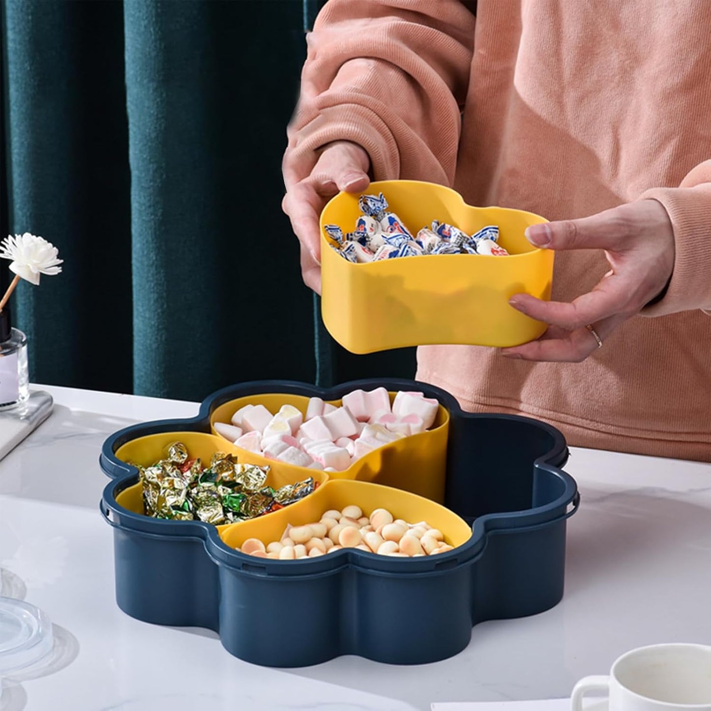 Snackle Box Container, Flower Shaped Dry Fruit Tray, Candy and Nut Serving Container, Rotating Snack Box Segmented Storage Organizer, Large Capacity Snack Box Container (C)