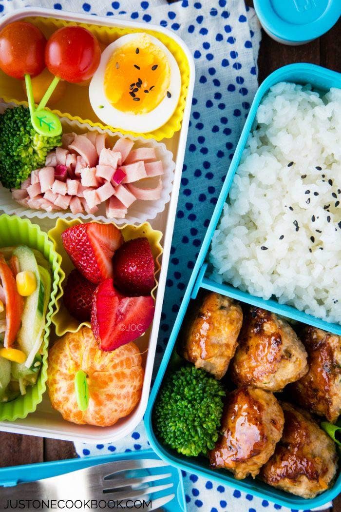 Silicone Cupcake Liners, Upgrades 36 Pack Reusable Baking Muffin Cups Nonstick 3 Shapes Pastry Cake Molds Bento Lunch Box Dividers