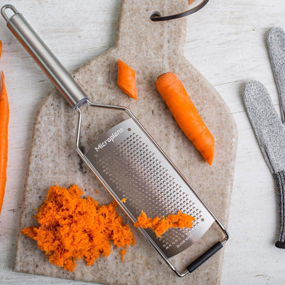 Microplane Professional Series Kitchen Grater new Fine for Hard Cheese, Citrus Fruits, Garlic, Chili, Cinnamon and Nutmeg with Stainless Steel Blades - Made in USA