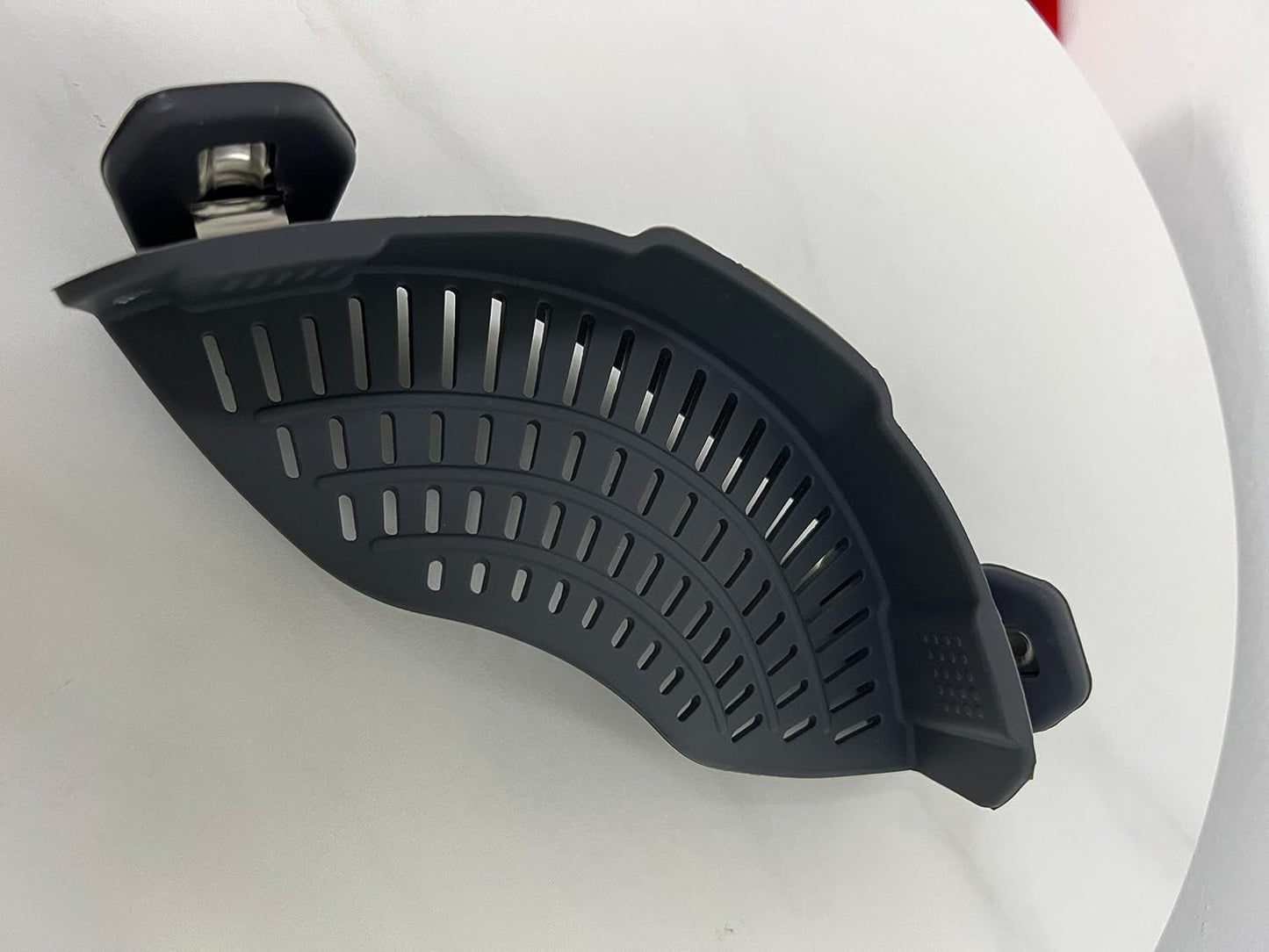 AUOON Clip On Strainer Silicone for All Pots and Pans, Pasta Strainer Clip on Food Strainer for Meat Vegetables Fruit Silicone Kitchen Colander