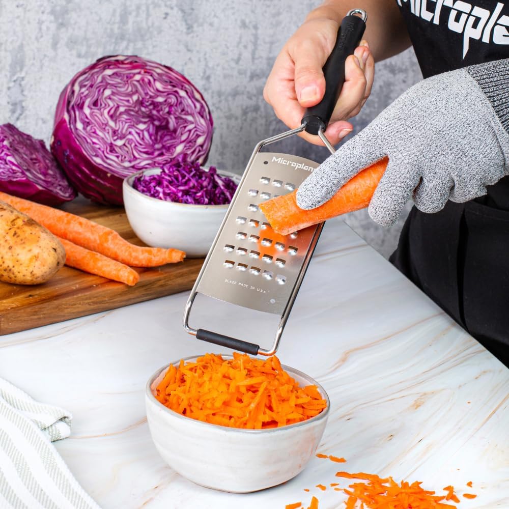 Microplane Savor Series Kitchen Grater Fine in Black for Hard Cheese Parmesan, Citrus Lemon, Orange, Lime, Ginger, Nutmeg, Cinnamon, Garlic, Chili, Chocolate - Stainless Steel Grater Made in USA