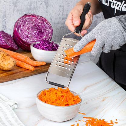 Microplane Savor Series Kitchen Grater Fine in Black for Hard Cheese Parmesan, Citrus Lemon, Orange, Lime, Ginger, Nutmeg, Cinnamon, Garlic, Chili, Chocolate - Stainless Steel Grater Made in USA