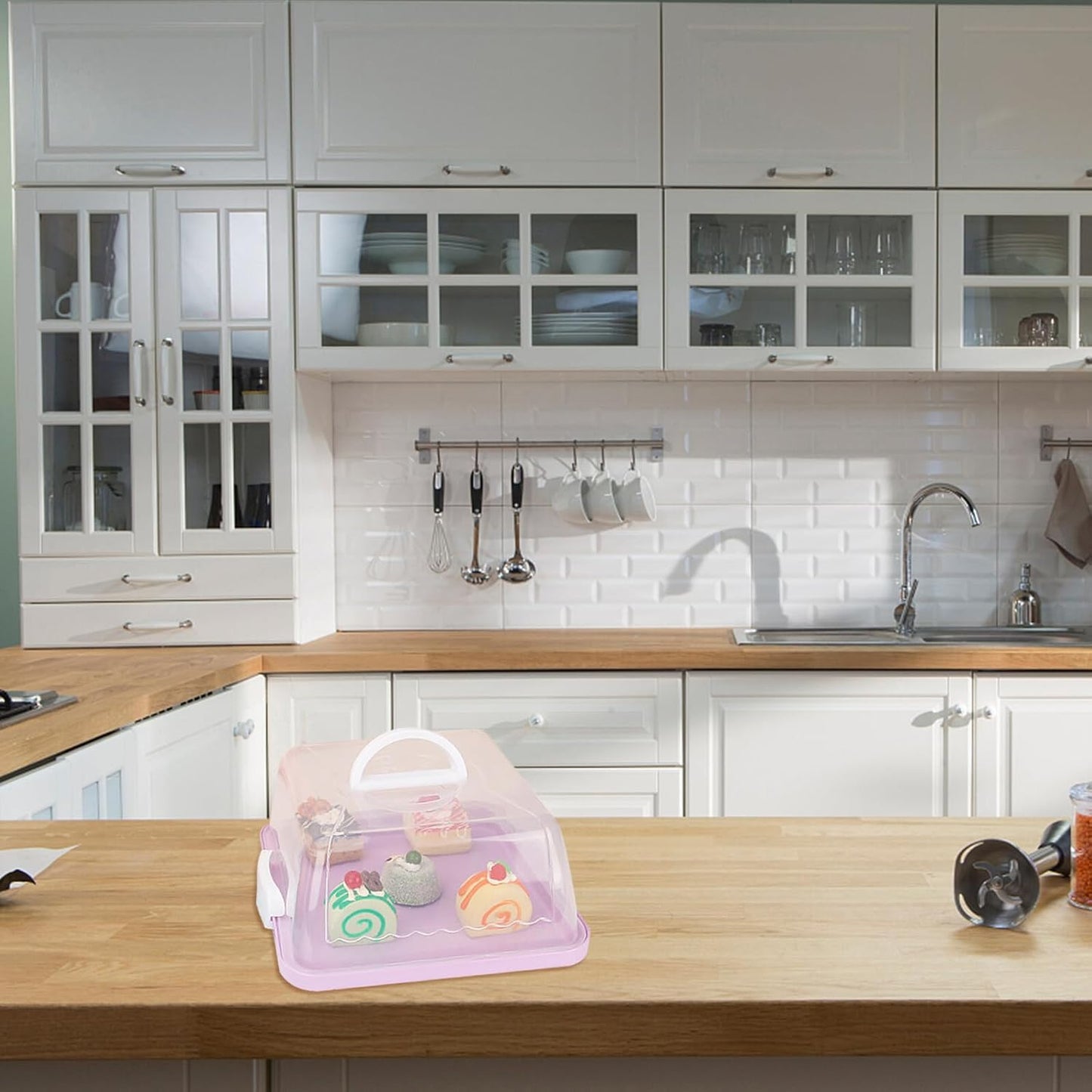 Transparent Square Cake Storage Box Portable Plastic Cake Container Safe and Dustproof Dessert Carrier for Birthday Parties and Kitchen Countertop Use