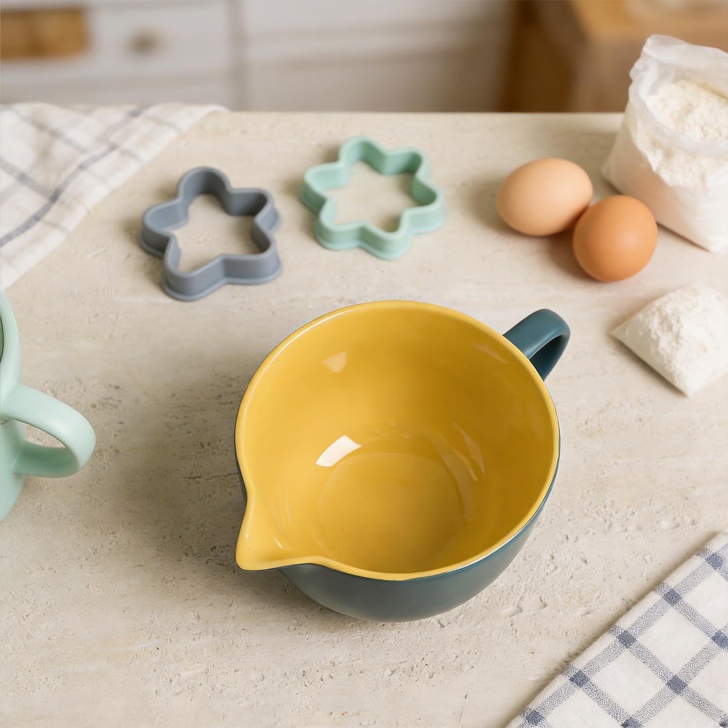 Gaolinci Simple Solid Color Kitchen Ceramic Mixing Bowl, 1 Quart Large Bowl, with Pouring Spout and Handle