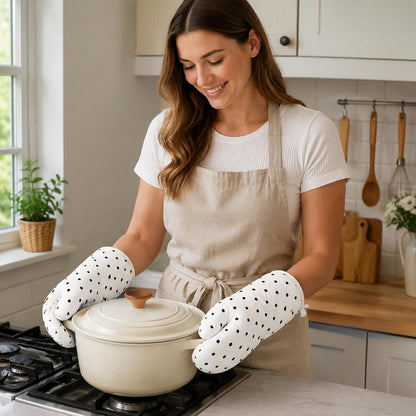 AnyDesign 4Pcs White Black Polka Dot Oven Mitts and Pot Holders Set