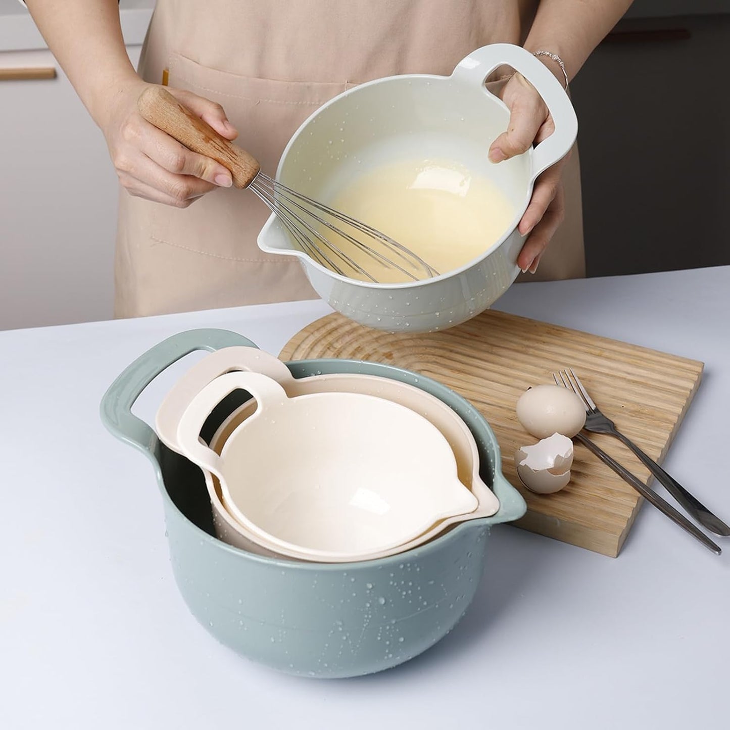 Mixing Bowls - 4 Piece Nesting Plastic Mixing Bowl Set with Pour Spouts and Handles - Non Slip Bottom and Measurement Markings (Light Gray)