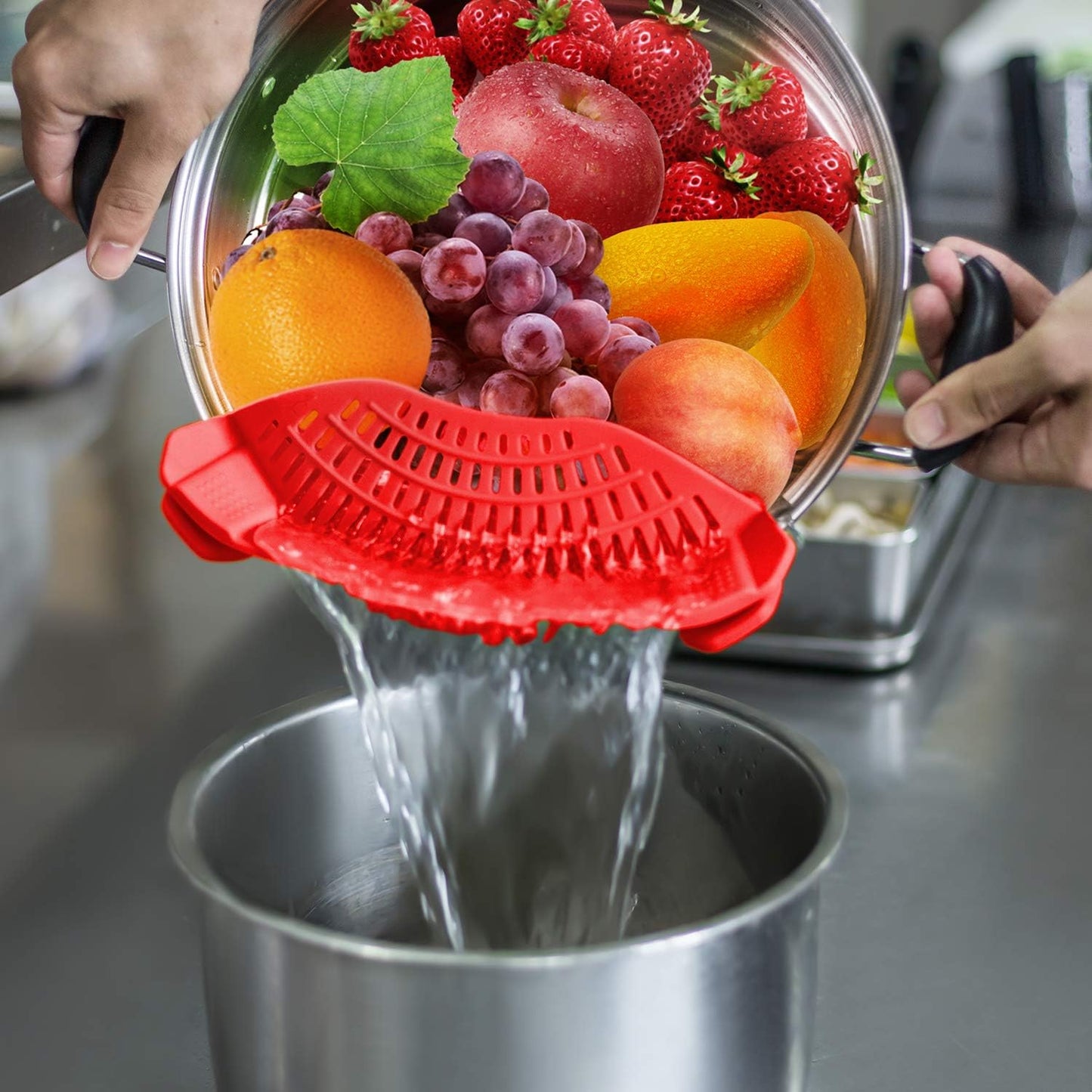 AUOON Clip On Strainer Silicone for All Pots and Pans, Pasta Strainer Clip on Food Strainer for Meat Vegetables Fruit Silicone Kitchen Colander
