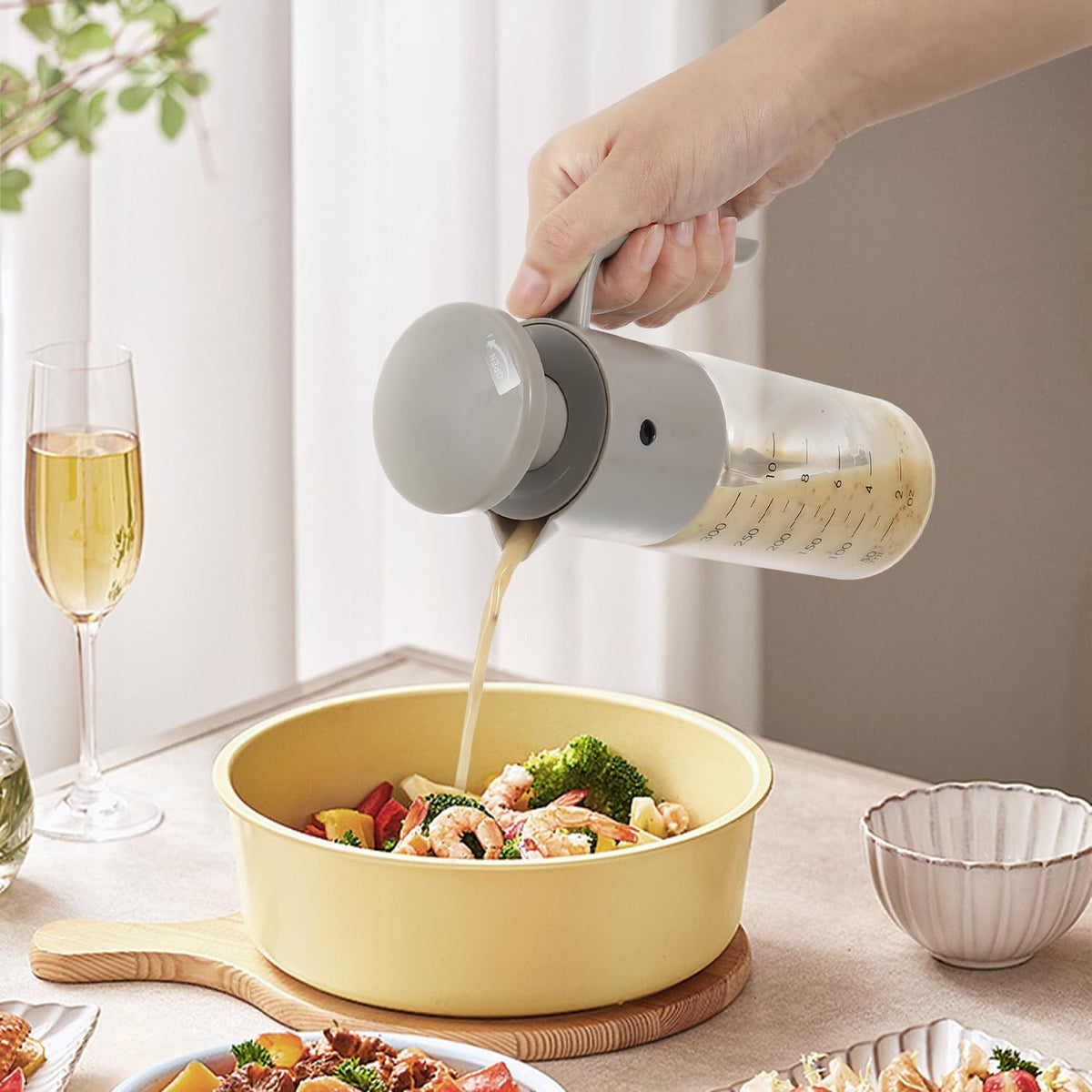 Vucchini Salad Dressing Mixer Shaker 10oz