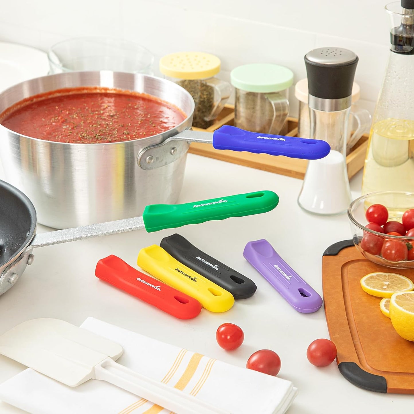 Restaurantware Silicone Pan Handle Cover Set 1-Count Heat-Resistant Removable Pan Handle Grips, Ergonomic Non-Slip Green Handle Protectors for Fry Pans and Sauce Pans