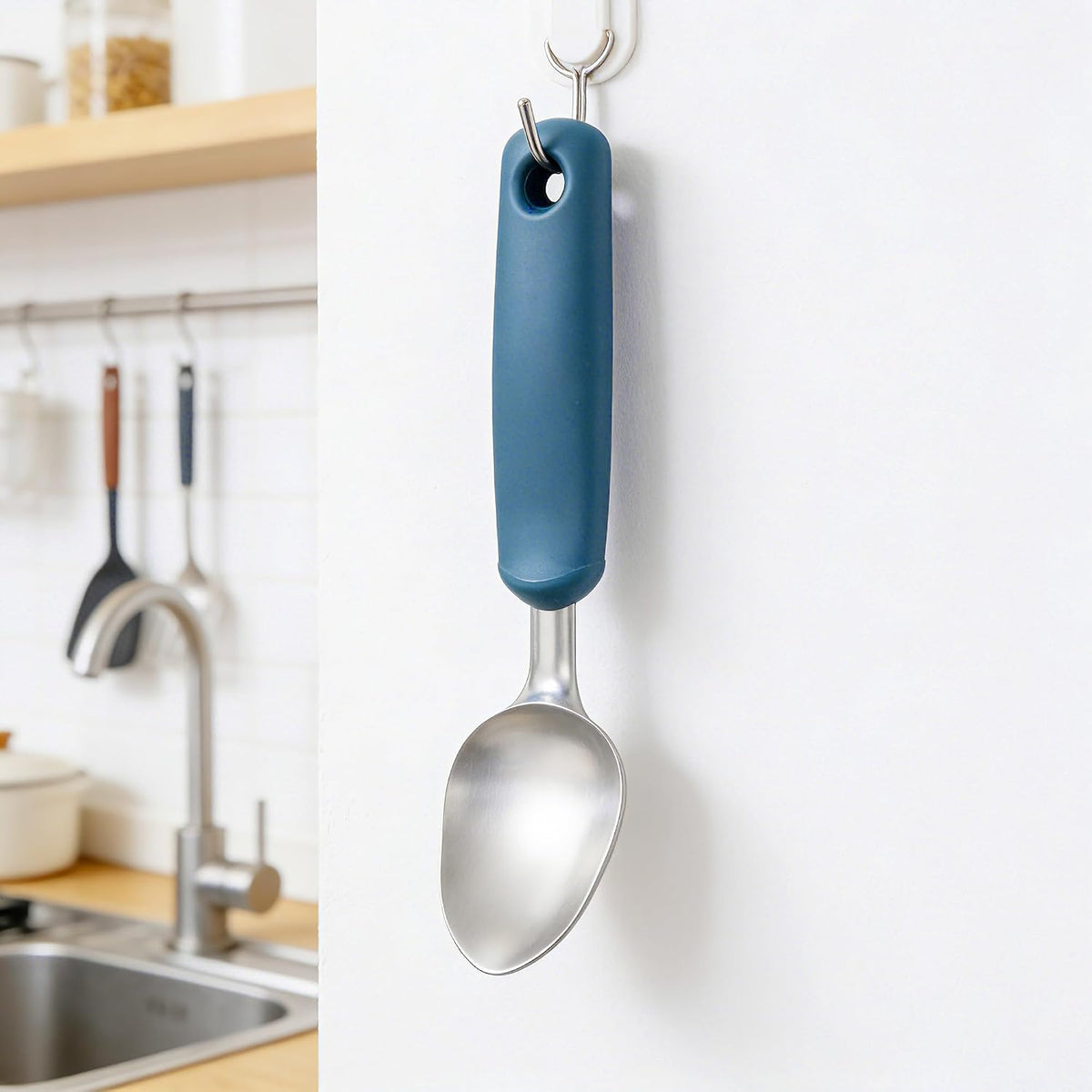 OOU Garlic Press, Stainless Steel Garlic Mincer with Premium Zinc Alloy Construction, Easy-Squeeze Ergonomic TPE Non-Slip Grip Handles, Reverse Cleaning Bumps and Dishwasher Safe Design, Blue