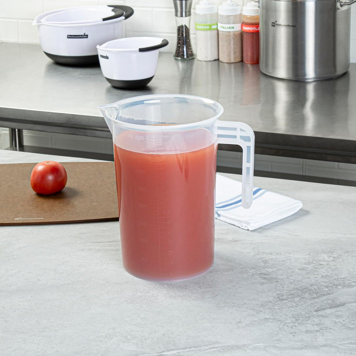 Restaurantware Clear Plastic Pt (Cups) Measuring Cup, 5.3 x 3.8 x 5 In