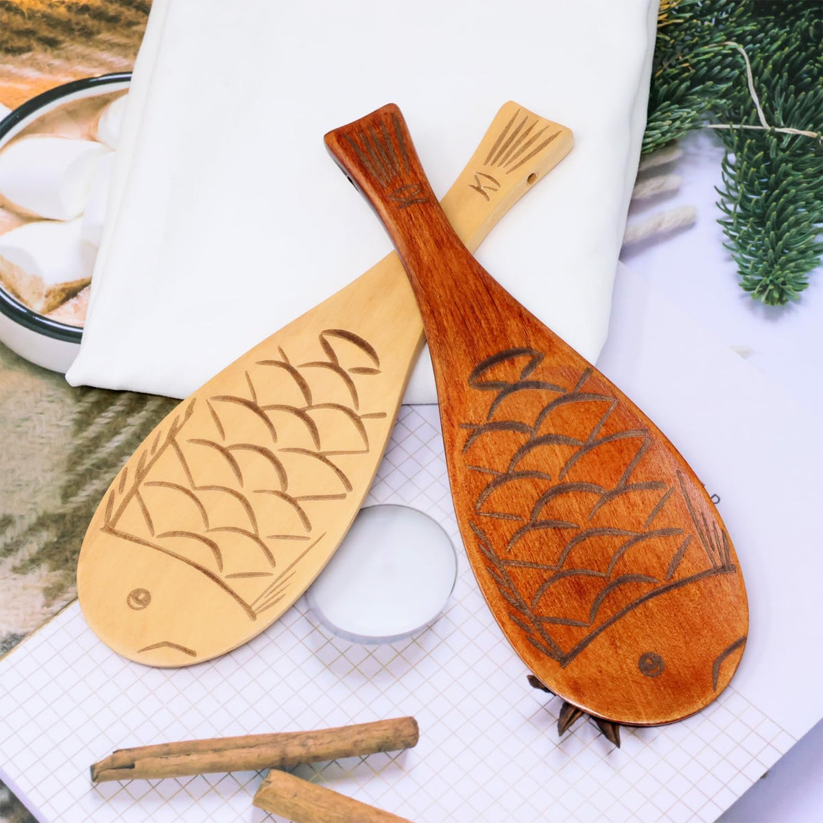 Honbay 2PCS Wooden Rice Paddle Cute Fish Shaped Rice Spoon Heat Resistance Rice Spatula Rice Scooper Cooking Utensil for Rice Potato Salads Desserts (2 Color)