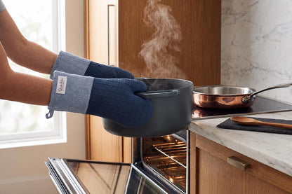 Sur La Table Kitchen Essentials Set of 2 Silicone Oven Mitts, Heat Resistant to 550°F (Green)