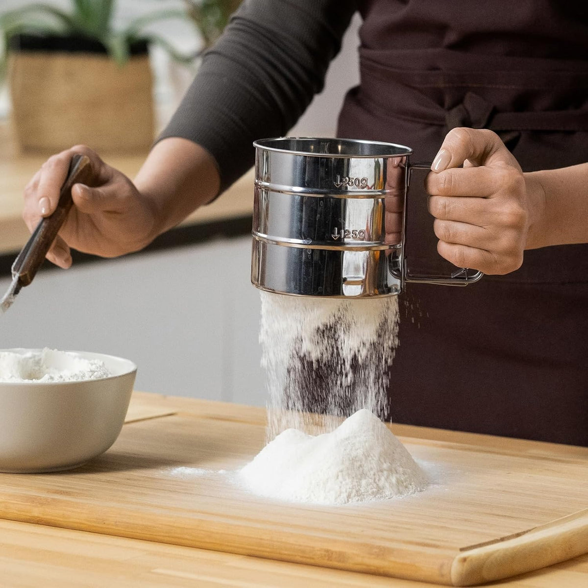 Rondauno Flour Sifter for Baking, Crank Sifter for Powdered Sugar Duster