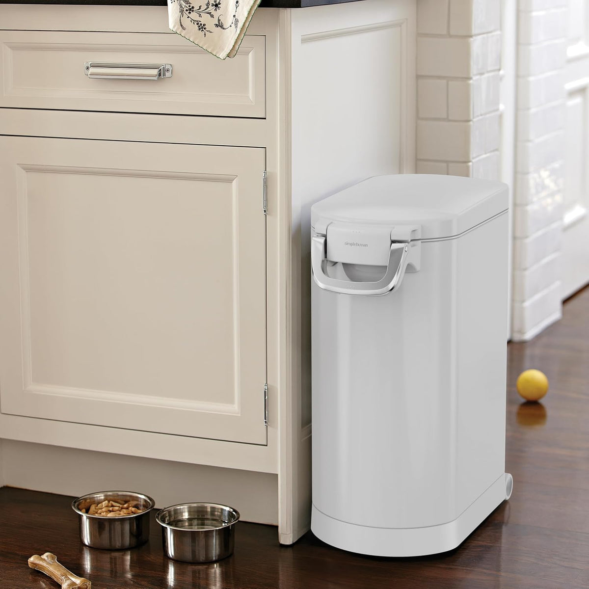 simplehuman 25 Liter, 27 lb / 12.2 kg Medium Pet Food Storage Container for Dog Food, Cat Food, and Bird Feed, Alloy Steel, Matte Black