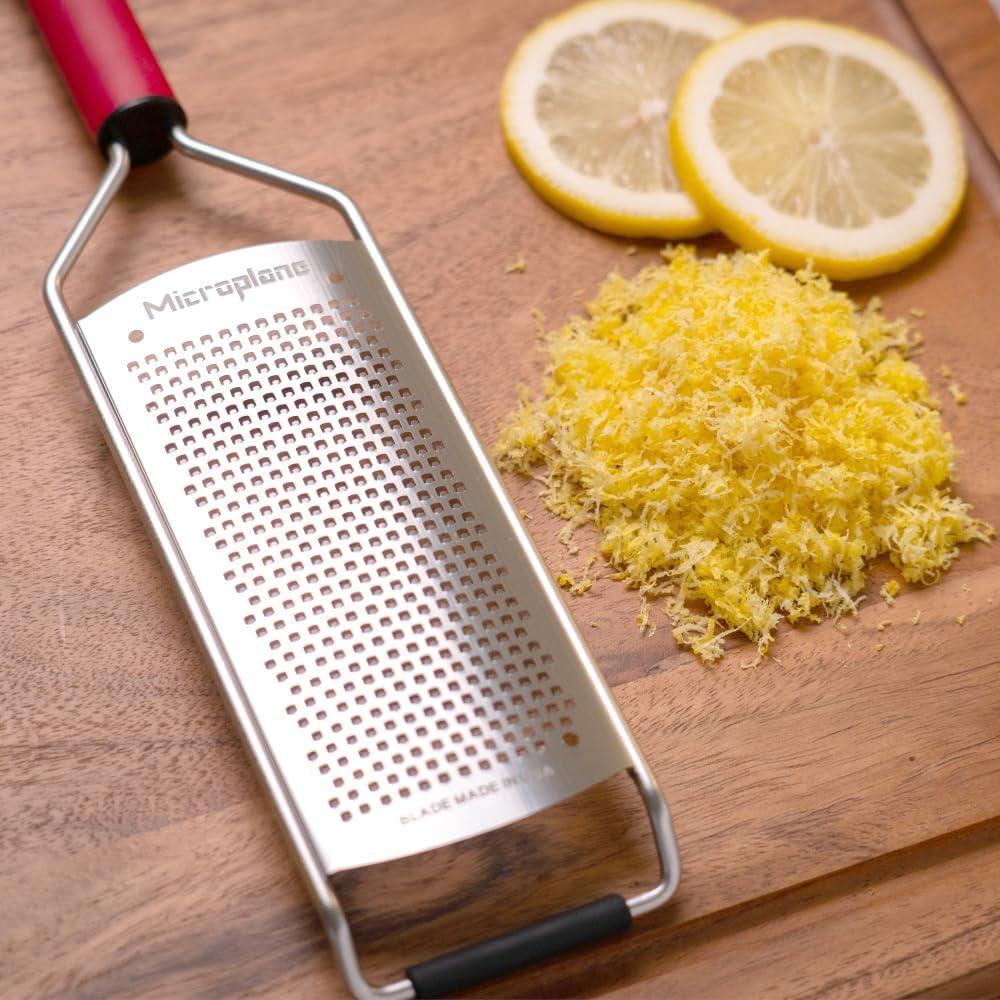 Microplane Savor Series Kitchen Grater Fine in Black for Hard Cheese Parmesan, Citrus Lemon, Orange, Lime, Ginger, Nutmeg, Cinnamon, Garlic, Chili, Chocolate - Stainless Steel Grater Made in USA
