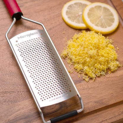 Microplane Savor Series Kitchen Grater Fine in Black for Hard Cheese Parmesan, Citrus Lemon, Orange, Lime, Ginger, Nutmeg, Cinnamon, Garlic, Chili, Chocolate - Stainless Steel Grater Made in USA