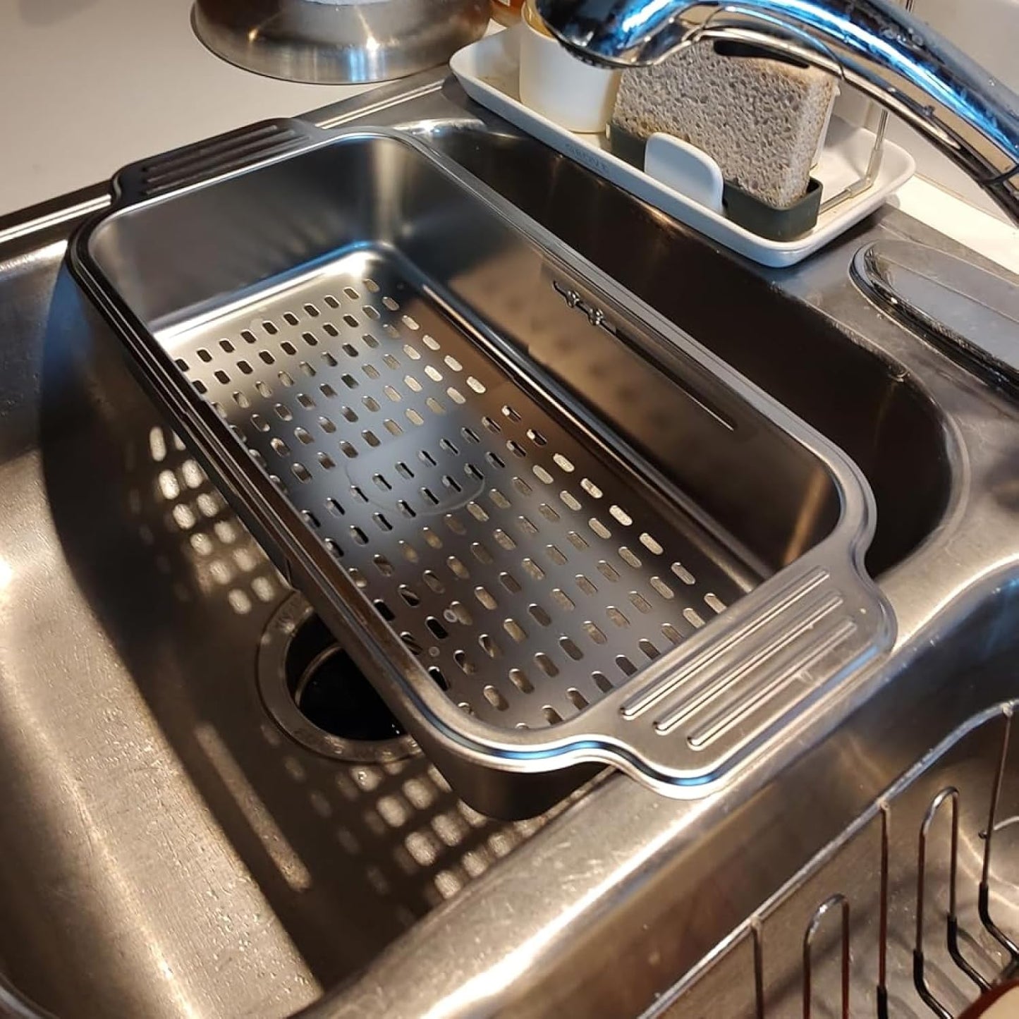 TopHomer Extendable Colander Strainer Over the Sink, Retractable Kitchen Sink Basket to Wash Vegetable and Fruit Food Strainer to Drain Pasta and Dry Dishes (S)