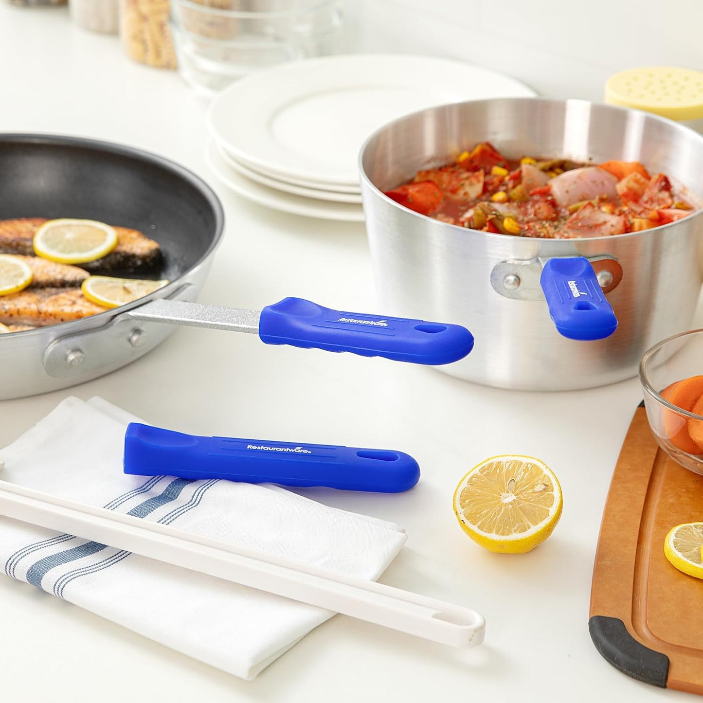 Restaurantware Silicone Pan Handle Cover Set 1-Count Heat-Resistant Removable Pan Handle Grips, Ergonomic Non-Slip Green Handle Protectors for Fry Pans and Sauce Pans