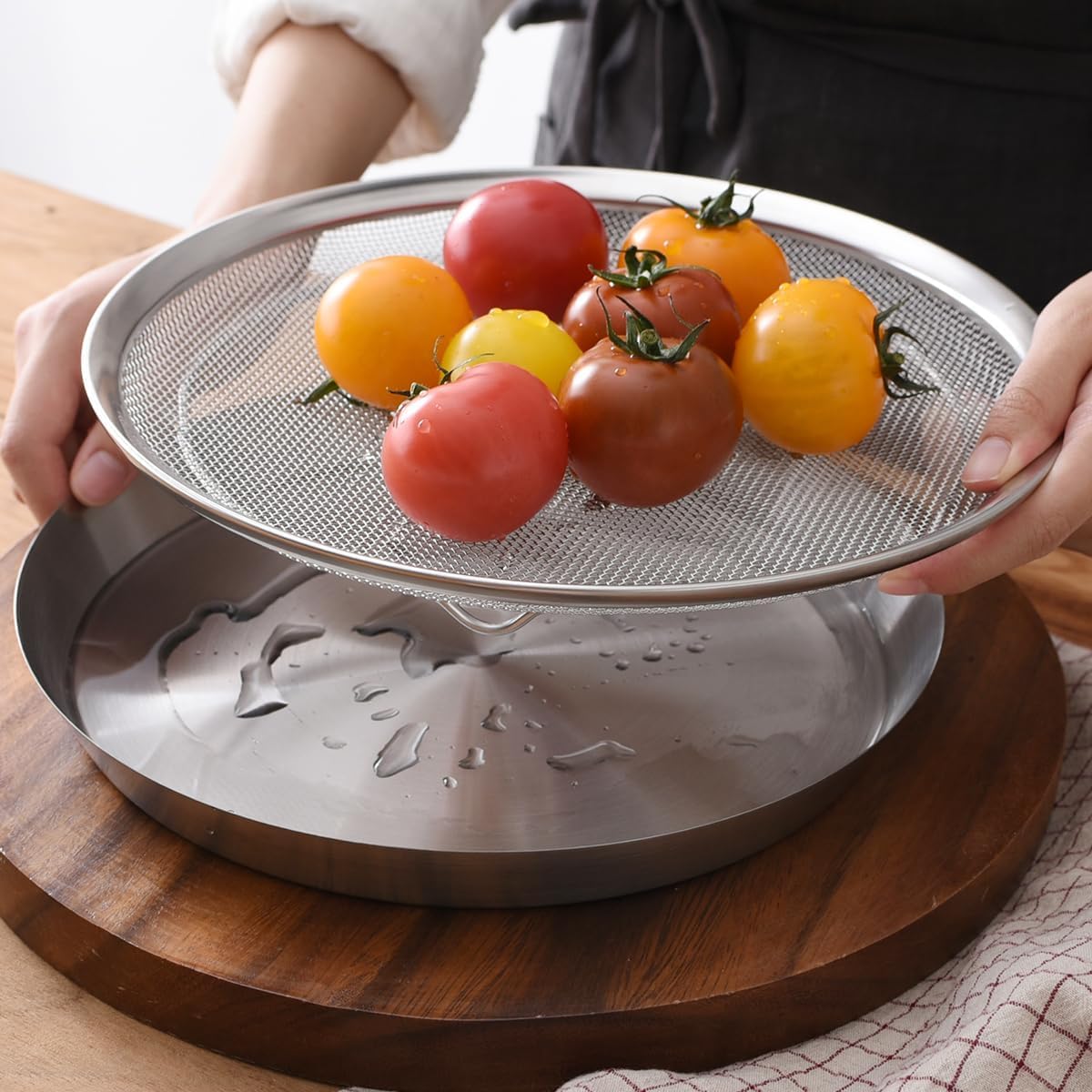 WAGENSTEIGER Stainless Steel Mesh Tray Set with Drip Pan, Air Fryer Basket and Tray, Kitchen Colander, Vegetable and Fruit Strainer, Food Filter, BBQ Prep Tool, Fruit Serving Dishes (9.84 inch)