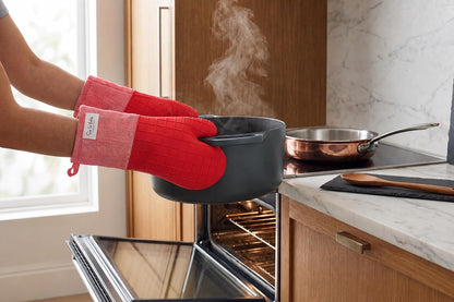 Sur La Table Kitchen Essentials Set of 2 Silicone Oven Mitts, Heat Resistant to 550°F (Green)