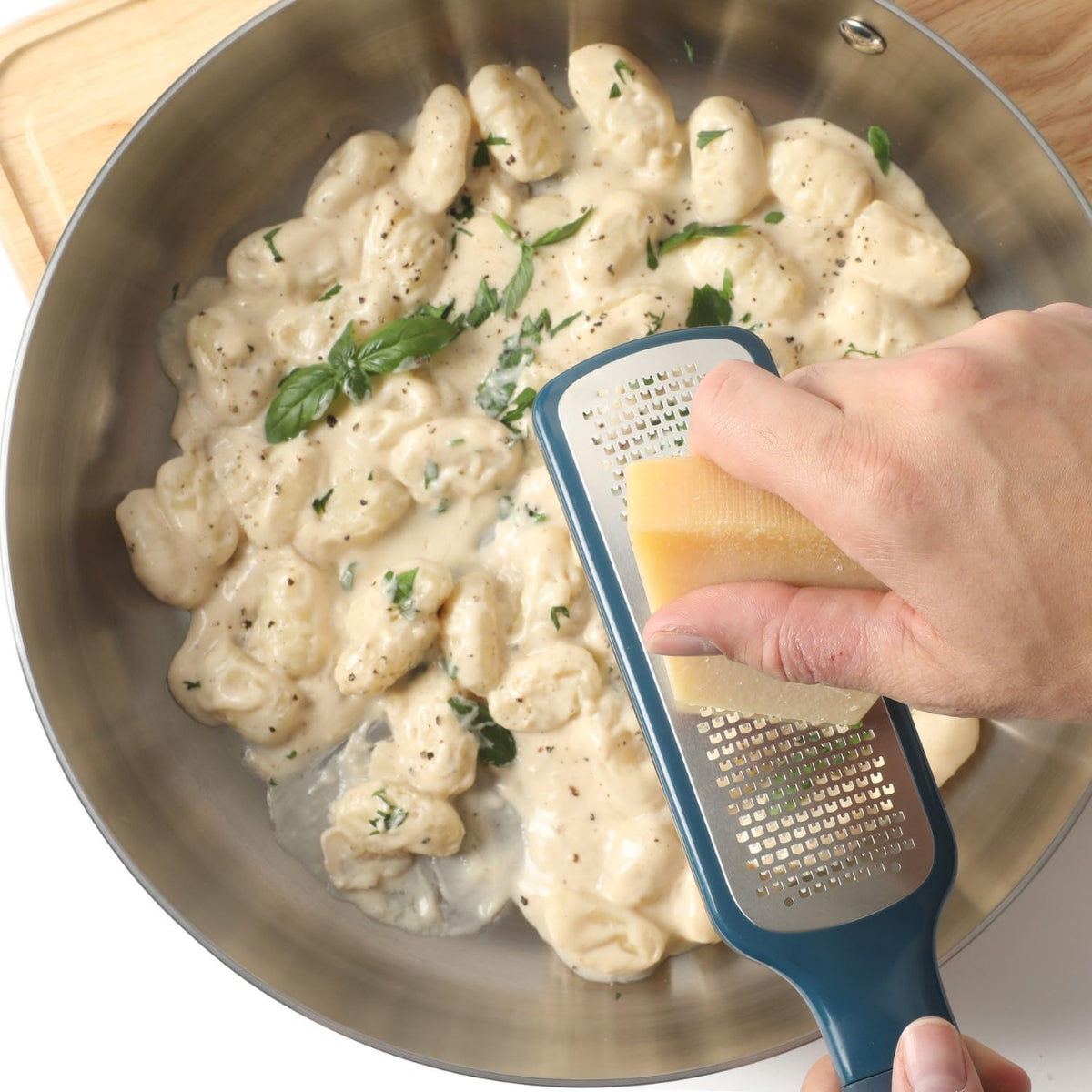 Calphalon Edge Lemon Zester, Stainless Steel Fine Citrus Grater for Lemon, Garlic & Ginger, Handheld Kitchen Zester with Protective Cover & Ergonomic Handle, Taupe
