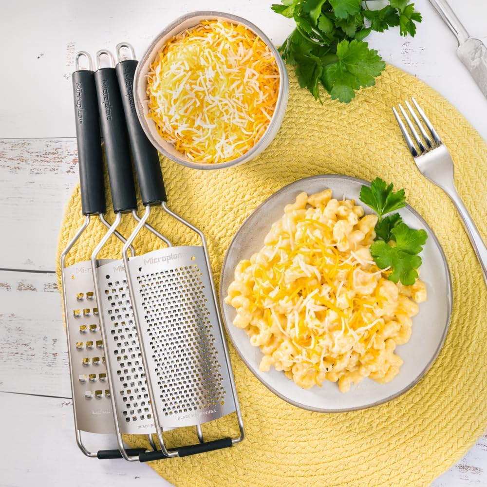 Microplane Savor Series Kitchen Grater Fine in Black for Hard Cheese Parmesan, Citrus Lemon, Orange, Lime, Ginger, Nutmeg, Cinnamon, Garlic, Chili, Chocolate - Stainless Steel Grater Made in USA
