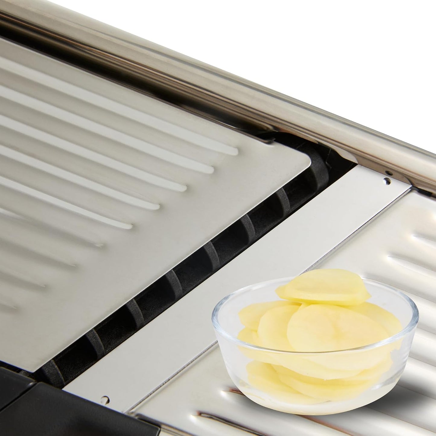 Restaurantware Stainless Steel Adjustable Mandoline Slicer - German Standard Vegetable Slicer with Blade Guard, Includes Cut-Resistant Gloves - Food Slicer for Potato, Onions, Cucumbers, Tomato