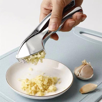 Heavy Duty Garlic Press, Zinc Alloy Garlic Crusher & Mincer, Stainless Steel Dishwasher Safe Easy Squeeze Garlic Twister Mincer with Peeler & Cleaning Brush, Kitchen Gadgets for Garlic, Ginger, Spices