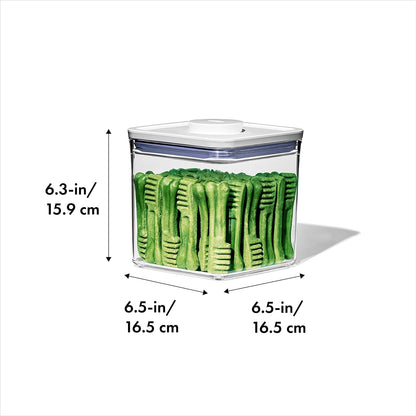 OXO Good Grips Pet POP Container – 6.0 Qt/5.7 L with Half Scoop, Ideal for up to 6.5lbs of Dog Food or 4.5lbs of Cat Food, Airtight Dog and Cat Food Storage Container, BPA Free, Clear