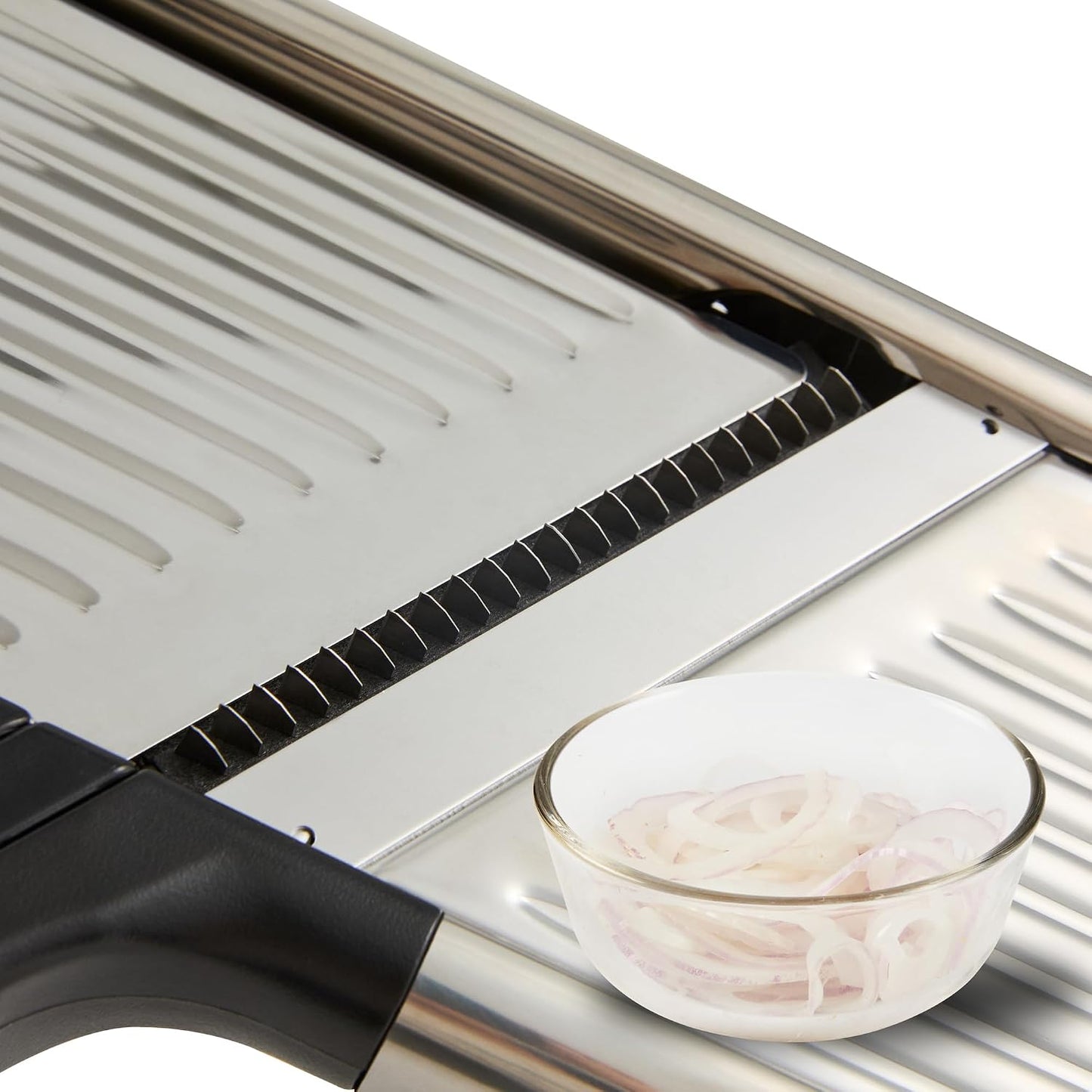 Restaurantware Stainless Steel Adjustable Mandoline Slicer - German Standard Vegetable Slicer with Blade Guard, Includes Cut-Resistant Gloves - Food Slicer for Potato, Onions, Cucumbers, Tomato