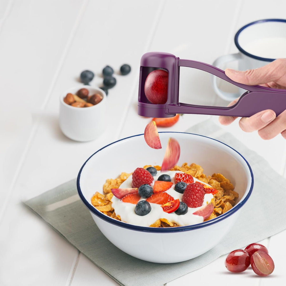 Luvan Grape Cutter for Toddlers, Grape Slicer Tool, Grape Tomato Cherry Strawberry Cutter Tools Into 4 Pieces for Vegetable Fruit Salad, Stainless Steel Quarter Grape Slicer Kitchen Gadget