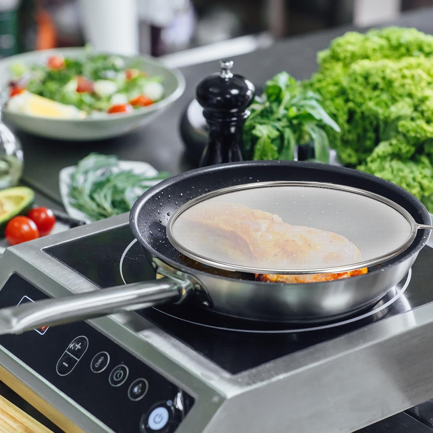 Splatter Screen for Frying Pan 7.5’’ Stainless Steel Grease Splatter Guard with Comfortable Grip Handle Pan Cover Cooking Protector Ultra Fine Mesh Prevents Oil Splatters for Frying Cooking (Black)